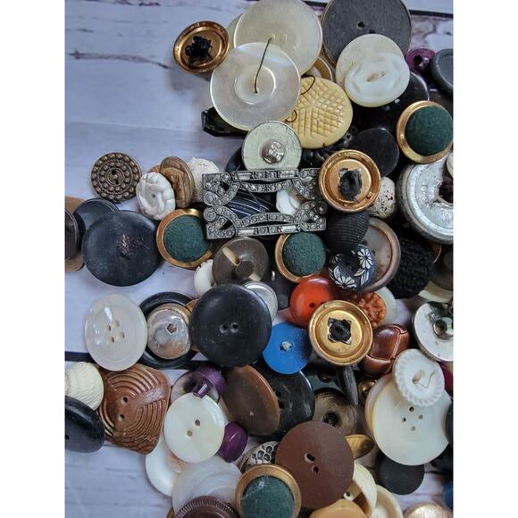 Vtg Mixed Lot All Types Buttons 188 Pieces Wood Metal Plastic Small To Large - Picture 8 of 12
